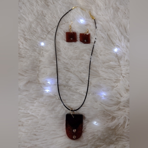 Epoxy resin necklace and earrings set - Picture 2 of 3